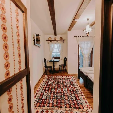 Pensiunea Poiana Vladesei Guest house