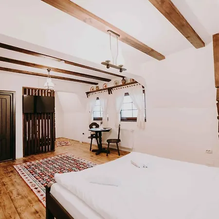 Maison d'hôtes Pensiunea Poiana Vladesei *